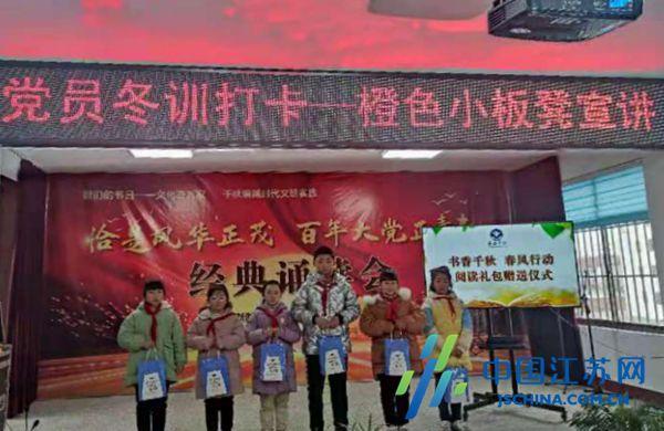 双人跨栏赛跑